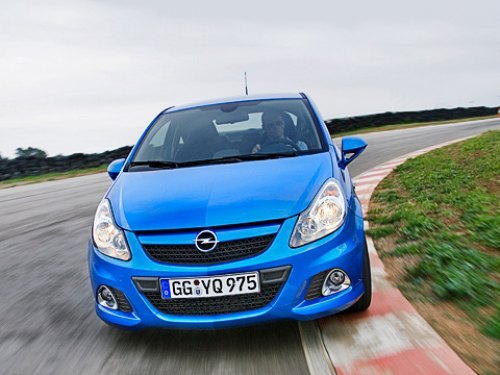 Пожалуй, самым опасным соперником для Clio Renault Sport на нашем рынке станет Opel Corsa OPC. Тяги…