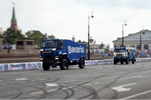 Владимир Чагин и Жерар де Рой — давние противники в ралли-рейде Dakar, но на шоу они вели себя…