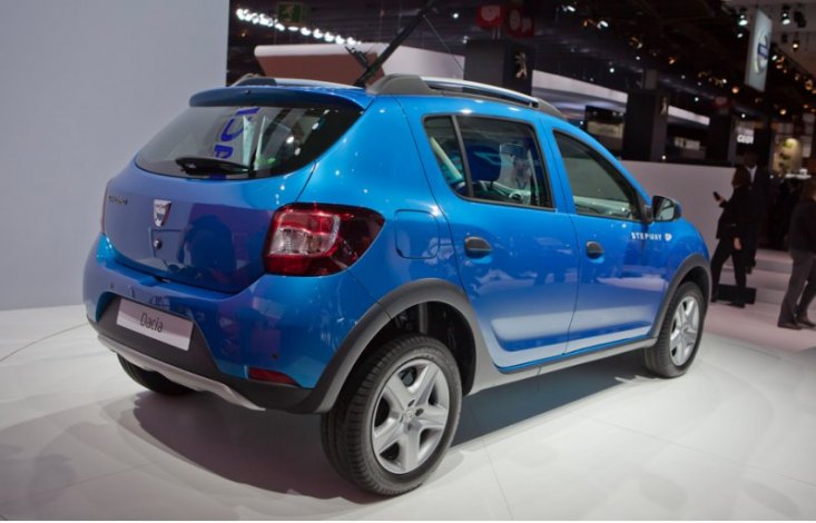 Превращение нового Sandero в Sandero Stepway велось по уже обкатанному пути. Пластиковый обвес и…