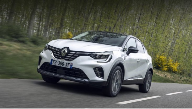 Новый гибридный Captur может быть выполнен в нескольких вариациях, тут показана «роскошная»…