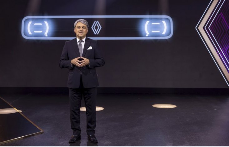 За спиной гендиректора группы Renault Луки де Мео — единственный пока тизер реинкарнированного…