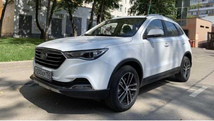 Самым доступным автомобилем из Китая является небольшой кроссовер от FAW. Правда это немного…