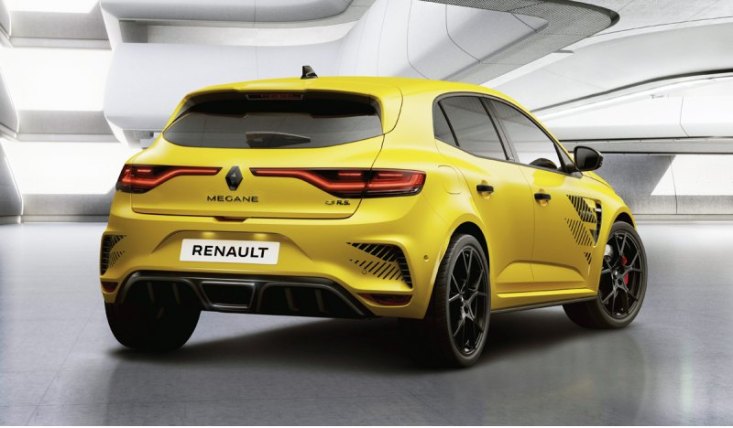 На левой двери авто можно увидеть надпись «1976». Это год создания Renault Sport, который совпал с…