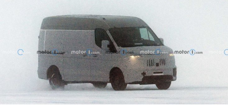 Новый фургон Renault Master засняли во время тестовых испытаний в холодную погоду