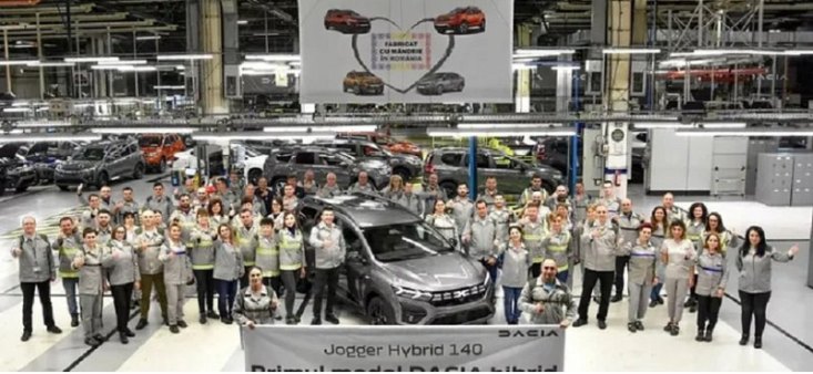 Компания Dacia отправила в производство первый гибрид Dacia Jogger