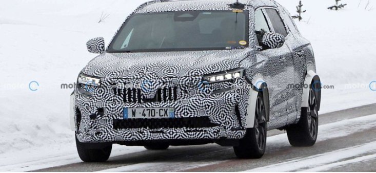 Гибридный кроссовер Renault Espace 2024 вышел на тесты перед премьерой 28 марта 2023 года