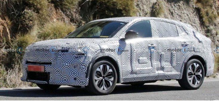 На тестах замечен прототип стильного кроссовера Renault Austral