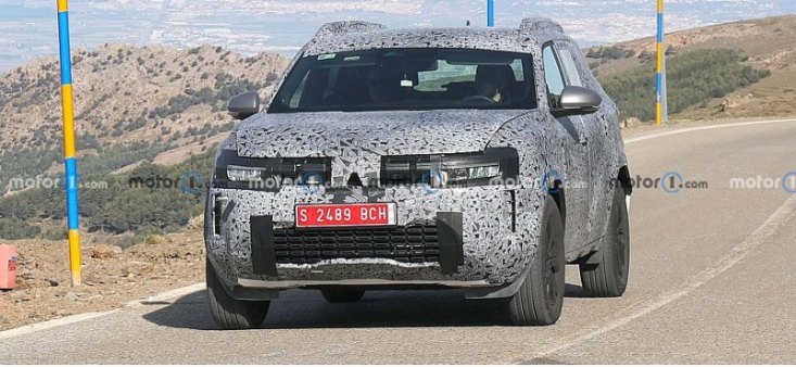 Обновленный кроссовер Dacia Duster 2024 года засветился на шпионских фотоснимках в Испании