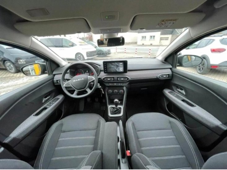 Этот конкретный Dacia Jogger Carpoint Edition стоит 26 590 евро.