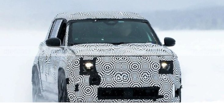 Компания Renault вывела на тесты новый электрический кроссовер Renault 4