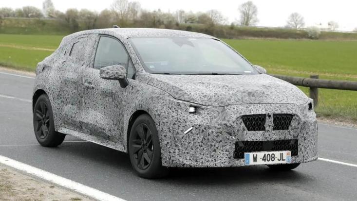 Скоро Renault представит новую версию своего популярнейшего хэтчбека