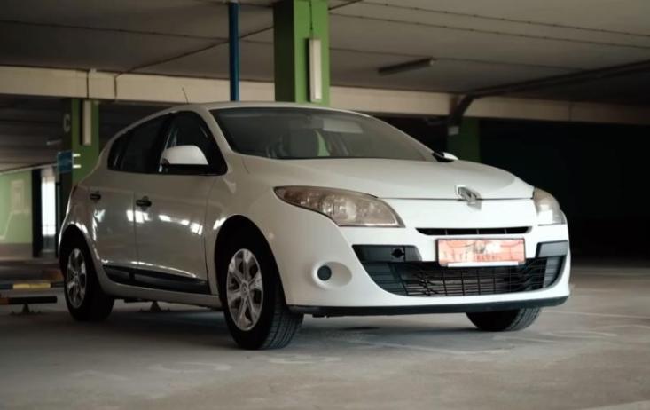 Автомобили бренда Renault, выпущенные в 1990-х, не отличались коррозийной стойкостью. К примеру,…