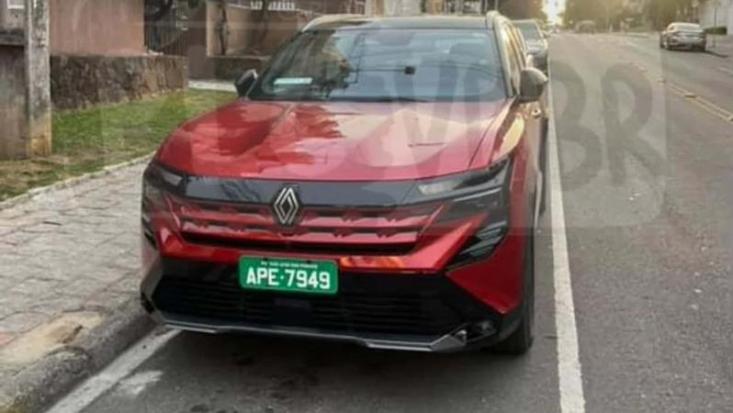 Новый кроссовер Renault на замену Duster впервые запечатлели вживую
