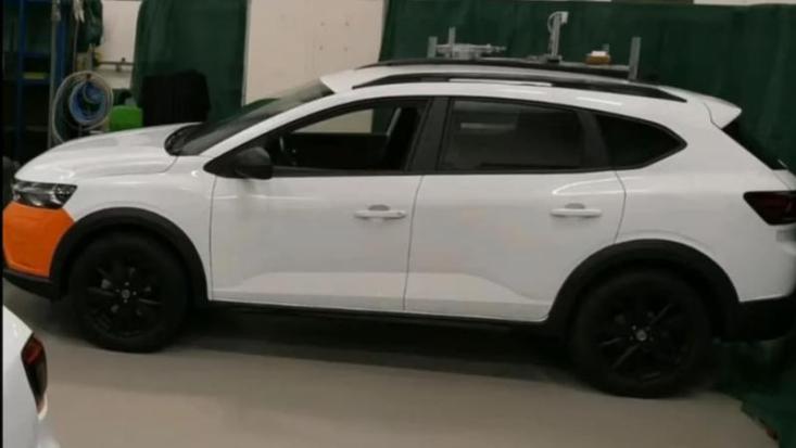 Новый кроссовер Dacia, всплывший в Сети, оказался рестайлинговым Renault Captur