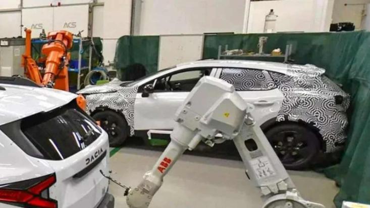 Как сообщает французский портал «Automobile-Magazine», изначальные фотографии, слитые в Сеть, были…