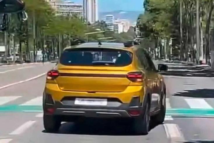 Снимок нового Dacia Sandero Stepway во время рекламной съемки
