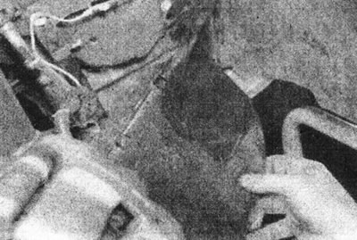 6.92 Зніміце правы пырскавік - рухавік F7P (з 16 клапанамі).