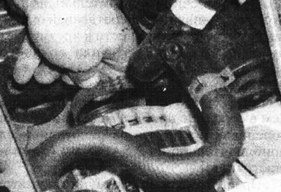 6.106 Зніміце прывадны рамень генератара -рухавік D-серыі.