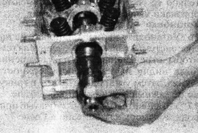 10.7. Зніміце распредвал.