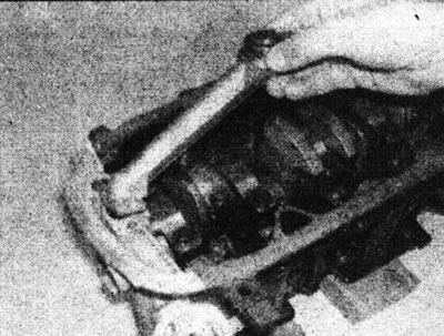 12.13. Зніміце прыёмную трубку алейнай помпы.