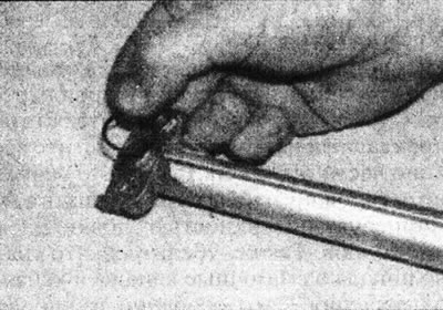 12.16. Усталюеце новае колцавае ўшчыльненне на прыёмную трубку алейнай помпы.