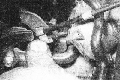 5.4. Адцісніце клямку мацавання кажуха тросіка засланкі.