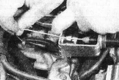 3.1. Disconnect the cable from the throttle lever.