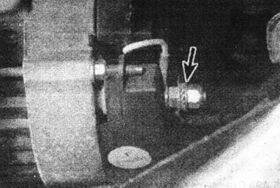 5.42. Main terminal of the generator (marked with an arrow) - F7P engine (with 16 valves).