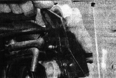 5.47. Remove the generator mounting plate - F7P engine (with 16 valves).