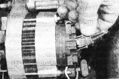 6.4а. Адлучыце электраправодку генератара - рухавік F3P.