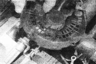 6.6. Зніміце пластмасавую крышку з задняй часткі генератара - рухавік F3P.