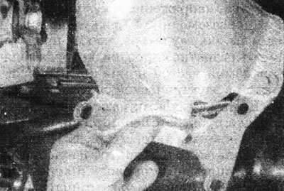 8.24. Зніміце цеплаізаляцыйны шчыток выхлапной сістэмы/задняе падвешванне стартара - рухавік F3Р.