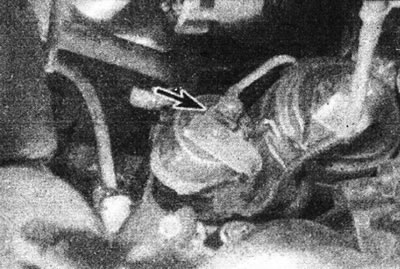 8.25. Праводка стартара (адзначана стрэлкай) - рухавік F3Р.