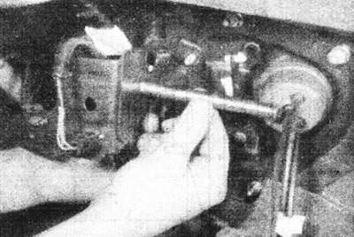 2.3. Remove the steering axle and move the brake pedal out of the mounting bracket.