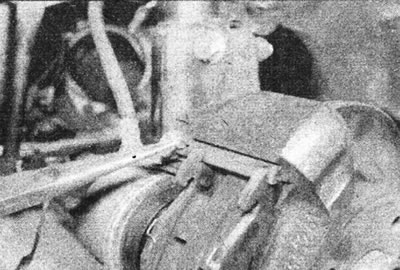 9.4а. На суппортах Bendix зніміце спружынную клямар.