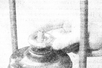 5.11а. Усталюйце падшыпнік стойкі плоскім бокам уніз...