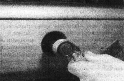 6.4. Открутите переднюю крепежную гайку бампера - модели версий «1» и «2».