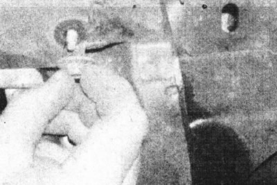 6.18. Снимите нижнюю крепежную гайку бампера - модели версии «3».