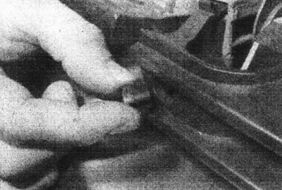 7.2а. Адцісніце адвёрткай заглушкі...