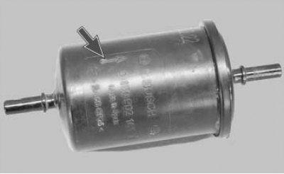 Где находится топливный фильтр рено логан 1.4