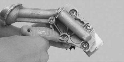 2. Слейте масло из насоса.