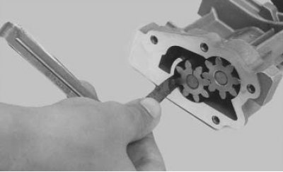 8. ...и плунжер редукционного клапана.