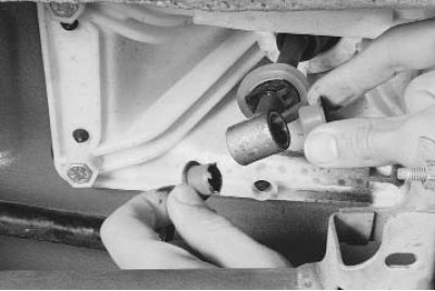 Как снять старый шарик кулисы логан Replacing the transmission control drive rod (Renault Logan 1, 2004-2012, petrol