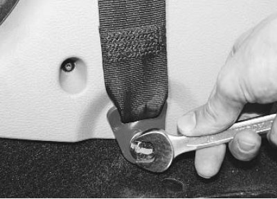 Как снять фишку с ремня безопасности Replacing the front seat belt (Renault Logan 1, 2004-2012, petrol) - "Body and i