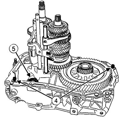 Проверить наличие установочных штифтов (4) и магнита (5).