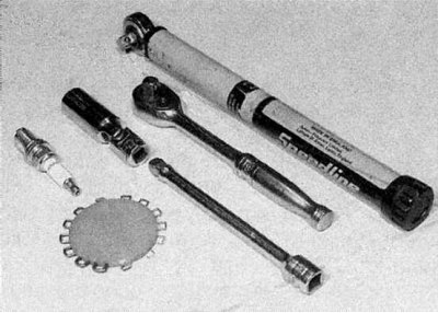 5a. Адкруціце свечкі з дапамогай свячнога ключа або падыходнага накидного ключа (звернецеся да…