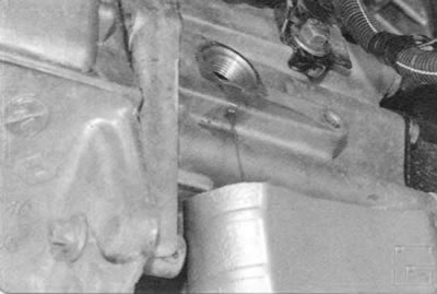 Забараняецца заліваць алей праз адтуліну сапуна каробкі перадач.