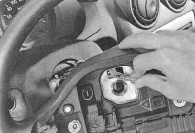 5. Зніміце рулявое кола з рулявога вала.