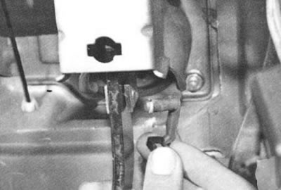 2. Адпусціце педаль і паўторна вымерайце адлегласць ад накладкі пляцоўкі педалі да падлогі ў…