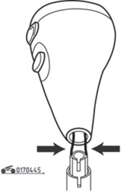 Рис. 4.45. Рукоятка рычага селектора (стрелками указаны провода, которые должны быть уложены в…